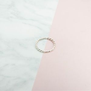 1mm 925 Sterling Silver Twisted Rope ring
Metal Tested ✔️